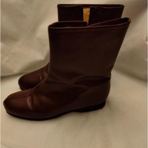 Deerskin brown leather ankle boots. 8M